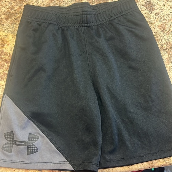 Boys size 6/7 Under Armour lot - Picture 5 of 8